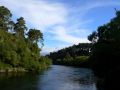 Der Waikato River unterhalb der Huka Falls nahe Taupo - Nordinsel Neuseeland