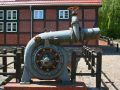 Bergringstadt Teterow, das Mühlenviertel - eine alte Pumpe an der historischen Stadtmühle von 1800