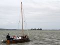Die Überfahrt im 'Auswanderer', dem traditionellen hölzernen Segelboot der Steinhuder Berufsschiffer zur Insel Wilhelmstein im Steinhuder Meer