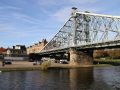 Die Loschwitzer Brücke 'Das Blaue Wunder' - die berühmte stählerne Elbbrücke verbindet Dresdens Stadtteile Blasewitz und Loschwitz