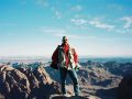 Mosesberg, Mt. Sinai - Helmut Möllers zweiter Aufstieg, durchgefroren nach der Übernachtung auf dem Gipfel des Berges Sinai
