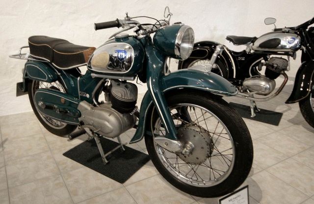 NSU Supermax - Baujahr 1956 - Einzylinder-Viertakt, 247 ccm, 18 PS NSU Supermax - Baujahr 1956 - Einzylinder-Viertakt, 247 ccm, 18 PS