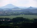 Elbsandsteingebirge - Fernblick von der Bastei zu den Vulkan-Hügeln der Sächsich-Bömischen Schweiz