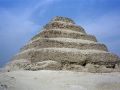 Die berühmte Stufen-Pyramide des Djoser in der Nekropole von Sakkara