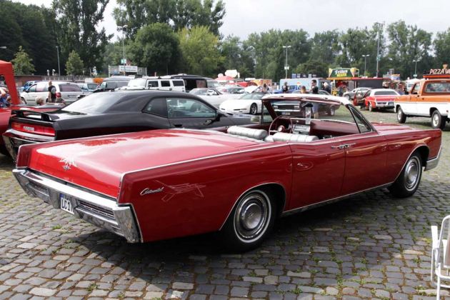 Lincoln Continental 4-door-Convertible, Modelljahr 1966 - 7,6 Liter V 8-Motor, 4-Fach-Vergaser, 340 PS bei 4.600 U/min Lincoln Continental 4-door-Convertible, Modelljahr 1966 - 7,6 Liter V 8-Motor, 4-Fach-Vergaser, 340 PS bei 4.600 U/min