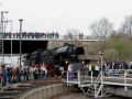 Das Bahnbetriebswerk Dresden-Altstadt - die Dampflokomotive 65 1049-9 fährt auf der Drehscheibe