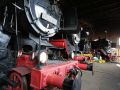 Das Eisenbahnmuseum Schwarzenberg im Erzgebirge - die Dampflokomotiven im Heizhaus, vorn die 52 8183-7