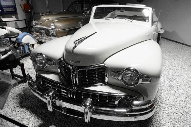 Lincoln Continental 876 H 56 Cabriolet, Baujahr 1948 - 4,8-Liter Flathead-V12-Seitenventilmotor, 125 PS bei 3.600 U/min Lincoln Continental 876 H 56 Cabriolet, Baujahr 1948 - 4,8-Liter Flathead-V12-Seitenventilmotor, 125 PS bei 3.600 U/min