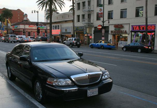 Lincoln Town Car 3. Generation, Bauzeit 2003 bis 2011 - 4,6-Liter-Modular-V8 SOHC, Je nach Modelljahr ca. 224 PS bis 242 PS Lincoln Town Car 3. Generation, Bauzeit 2003 bis 2011 - 4,6-Liter-Modular-V8 SOHC, Je nach Modelljahr ca. 224 PS bis 242 PS