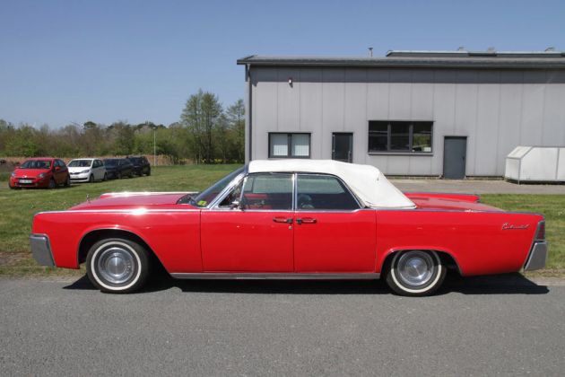 'Kennedy-Lincoln' - Lincoln Continental 86 4-door Convertible, Baujahr 1962 - V8-Motor, 7.571 ccm, 300 PS - die Seitenansicht 'Kennedy-Lincoln' - Lincoln Continental 86 4-door Convertible, Baujahr 1962 - V8-Motor, 7.571 ccm, 300 PS - die Seitenansicht