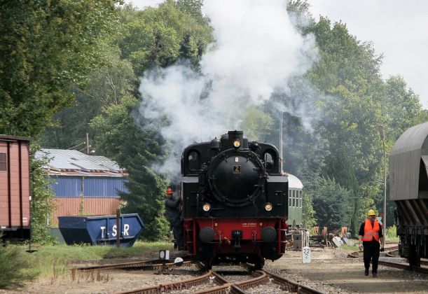 Jan Harpstedt von der Delmenhorst-Harpstedter-Eisenbahn - Rangierfahrt mit der der Dampflok DHE No. 2, Typ Hannibal Jan Harpstedt von der Delmenhorst-Harpstedter-Eisenbahn - Rangierfahrt mit der der Dampflok DHE No. 2, Typ Hannibal