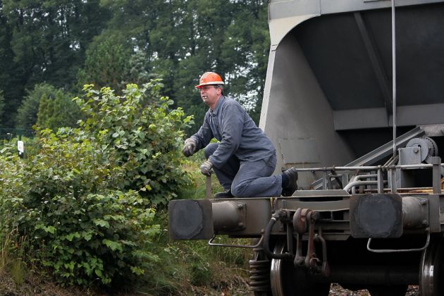 Delmenhorst-Harpstedter-Eisenbahn - Rangierer bei der Arbeit Delmenhorst-Harpstedter-Eisenbahn - Rangierer bei der Arbeit