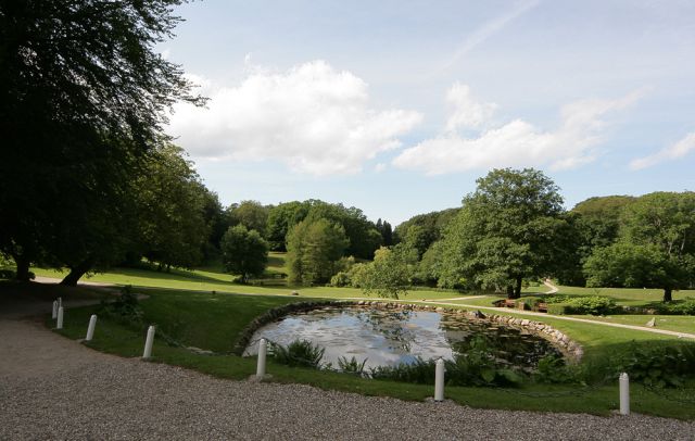Liselund Slotspark, der Landschaftsgarten an den Kreidefelsen von Mön Liselund Slotspark, der Landschaftsgarten an den Kreidefelsen von Mön