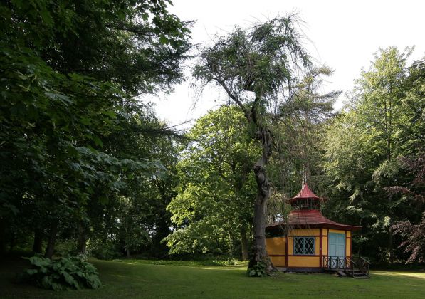 Liselund, Mön - det Kinesiske Lysthus, die Chinesische Laube im Schloßpark Liselund Liselund, Mön - det Kinesiske Lysthus, die Chinesische Laube im Schloßpark Liselund