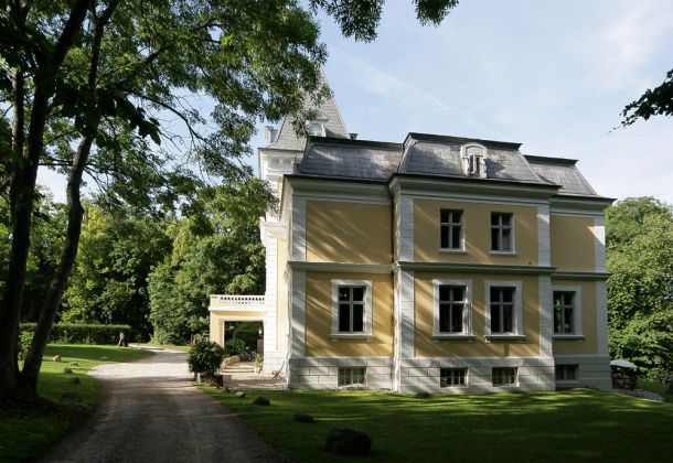 Liselund Ny Slot - das Neue Schloss Liselund, heute ein Hotel im Schloßpark Liselund Liselund Ny Slot - das Neue Schloss Liselund, heute ein Hotel im Schloßpark Liselund