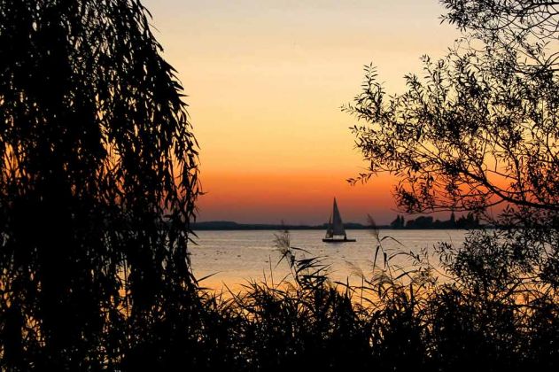 Steinhude - das abendliche Farbenspiel am Steinhuder Meer nach Sonnenuntergang Steinhude - das abendliche Farbenspiel am Steinhuder Meer nach Sonnenuntergang