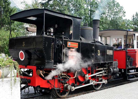 Dampfzug der Achenseebahn in Jenbach - Zahnradbahn in Tirol Dampfzug der Achenseebahn in Jenbach - Zahnradbahn in Tirol