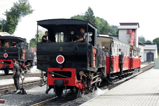 Dampfzug der Achenseebahn in Jenbach - Zahnradbahn in Tirol Dampfzug der Achenseebahn in Jenbach - Zahnradbahn in Tirol