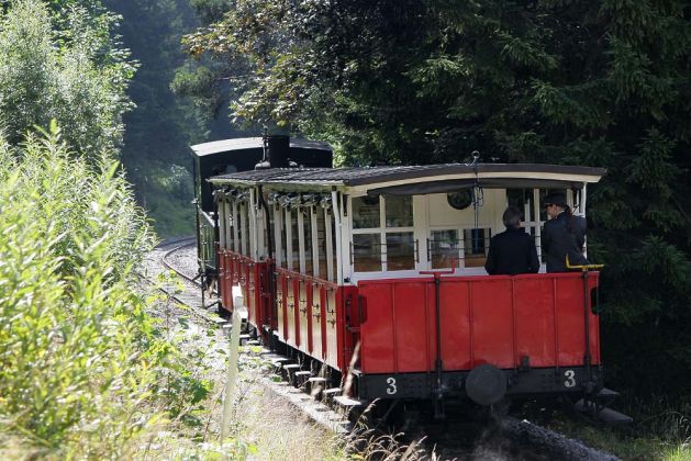 Dampfzug der Achenseebahn im Schiebebetrieb vor Eben Dampfzug der Achenseebahn im Schiebebetrieb vor Eben