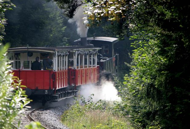 Dampfzug der Achenseebahn im Schiebebetrieb vor Eben Dampfzug der Achenseebahn im Schiebebetrieb vor Eben