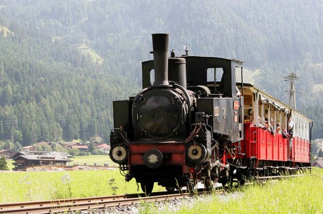 Dampfzug der Achenseebahn zwischen Maurach und Seespitz Dampfzug der Achenseebahn zwischen Maurach und Seespitz