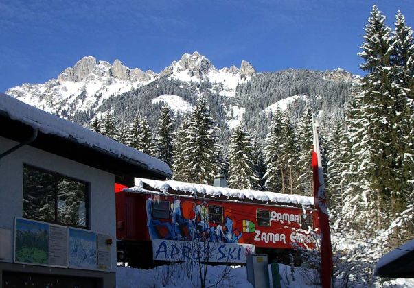 Skigebiet Höfen bei Reutte in Tirol - Talstation Hahnenkammbahn