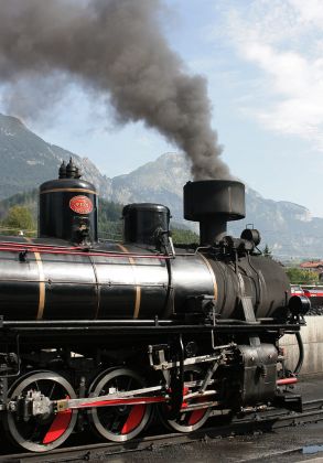 Die Zillertalbahn - Dampflokomotive No. 4 der Zillertalbahn in Jenbach - Vorbereitung zum Dienst