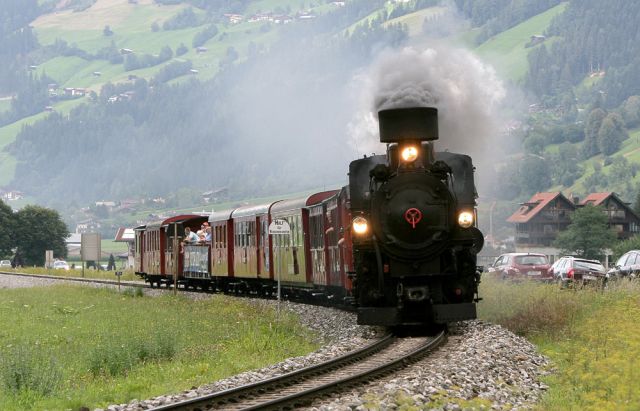 Die Zillertalbahn - Dampfzug der Zillertalbahn vor Mayrhofen im Zillertal