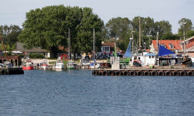 Klintholm Havn - der größte Fischerei- und Yachthafen der dänischen Ostsee-Insel Møn Klintholm Havn - der größte Fischerei- und Yachthafen der dänischen Ostsee-Insel Møn