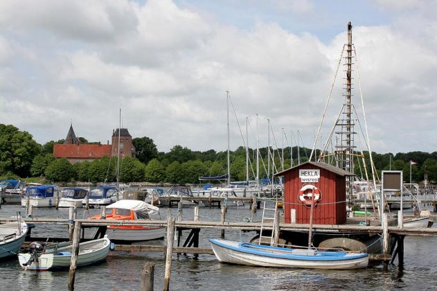 Die Nysted Marina am Naturpfad Paradisruten vor dem Ålholm Slot - Ostseeinsel Lolland, Dänemark Die Nysted Marina am Naturpfad Paradisruten vor dem Ålholm Slot - Ostseeinsel Lolland, Dänemark