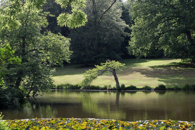 Liselund Slotspark, der Landschaftsgarten an den Kreidefelsen von Mön Liselund Slotspark, der Landschaftsgarten an den Kreidefelsen von Mön