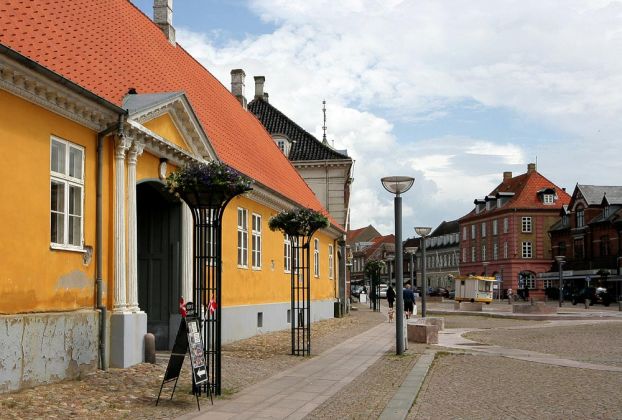 Historische Gebäude am Marktplatz - Torvet - an der Storegade von Stege auf Møn Historische Gebäude am Marktplatz - Torvet - an der Storegade von Stege auf Møn
