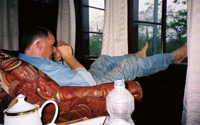 Jaldapara Nationalpark - unser Autor beobachtet Wildtiere direkt aus dem Zimmer der Hollong Forest Lodge Jaldapara Nationalpark - unser Autor beobachtet Wildtiere direkt aus dem Zimmer der Hollong Forest Lodge