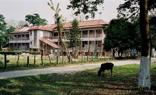 Die Jaldapara Tourist Lodge in Madarihat vor dem Jaldapara-Nationalpark Die Jaldapara Tourist Lodge in Madarihat vor dem Jaldapara-Nationalpark