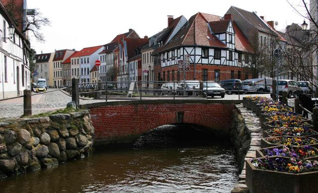 Hansestadt Wismar - der Mühlenbach und Brücke der Runden Grube Hansestadt Wismar - der Mühlenbach und Brücke der Runden Grube