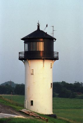 Leuchttürme Deutschland - Cuxhaven-Altenbruch, Niedersachsen - Alter Turm Altenbruch, die 'Dicke Berta' - Unter- und Querfeuer mit einer Turmhöhe von 13 Metern Leuchttürme Deutschland - Cuxhaven-Altenbruch, Niedersachsen - Alter Turm Altenbruch, die 'Dicke Berta' - Unter- und Querfeuer mit einer Turmhöhe von 13 Metern