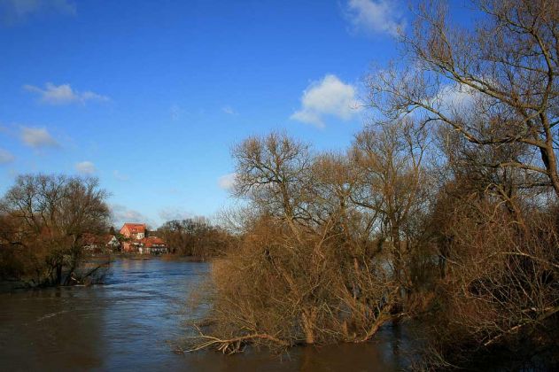 Leine-Hochwasser im Neustädter Land - die Leine und die Eckstein-Mühle in Neustadt am Rübenberge