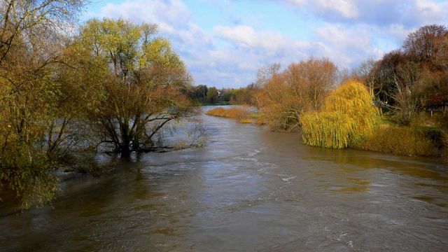 Leine-Hochwasser im Neustädter Land - die Leine und die Eckstein-Mühle in Neustadt am Rübenberge