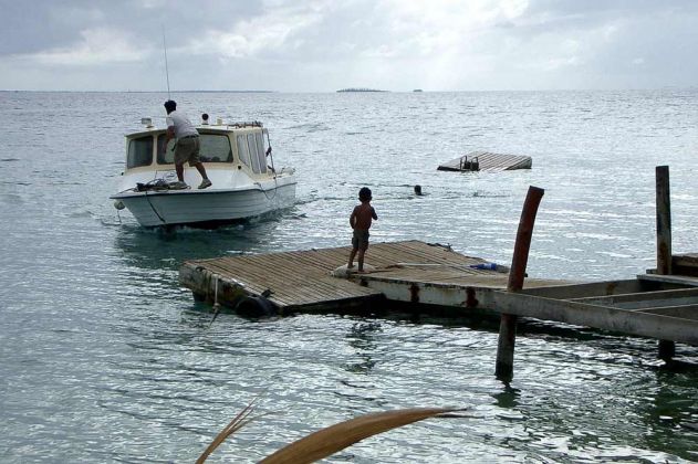 Unsere 'Fähre' am Anleger des Big Mama Yacht Clubs auf Pangaimotu, der traumhaften Atoll-Insel vor Nuku Alofa