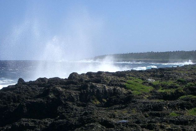 Tongatapu im Königreich Tonga - die Mapu'a Vaea Blowholes 'Whistle of the Noble' nahe des Dorfes Houma Tongatapu im Königreich Tonga - die Mapu'a Vaea Blowholes 'Whistle of the Noble' nahe des Dorfes Houma