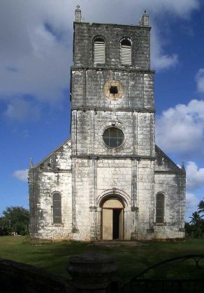 Tongatapu, Königreich Tonga - eine durch Erdbeben beschädigte Kirche Tongatapu, Königreich Tonga - eine durch Erdbeben beschädigte Kirche