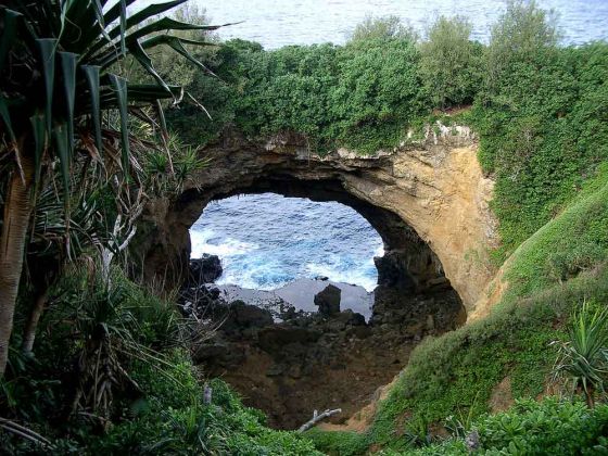 Li 'Anga Huo 'A Maui Natural Archway - Sandstein-Bogen auf der Insel Eua