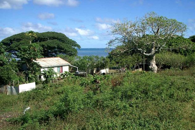 Ein kleines Dorf auf der Südsee-Insel Foa - im mittleren Archipel Ha'Apai des Königreiches Tonga Ein kleines Dorf auf der Südsee-Insel Foa - im mittleren Archipel Ha'Apai des Königreiches Tonga