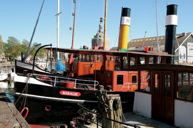 Reisetipp Ijsselmeer Holland - Enkhuizen, Museums- Museumsdampfer im Oude Haven am Dyk