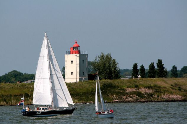 Vuurtoren De Ven, Oosterdijk - der denkmalgeschützte Leuchtturm nahe Enkhuizen am Ijsselmeer