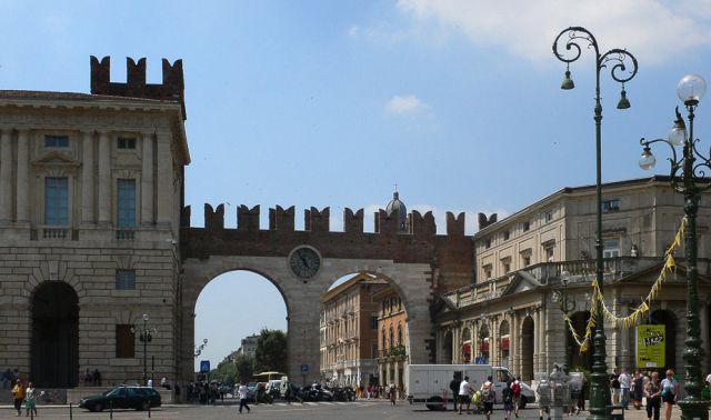 Städtereise Verona - Palazzo della Gran Guardia und Porta Nuova