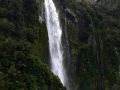 Der 151 m hohe Stirling Falls am Milford Sound - Fjordland National Park Southwest New Zealand