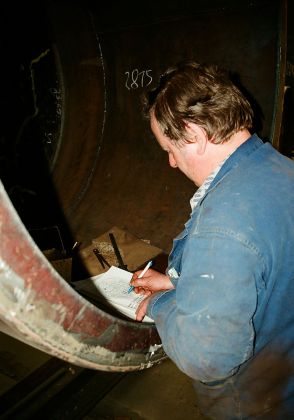 Dampflokwerk Meiningen - Vorbereitungen zur Aufarbeitung von Schäden am Dampflok-Kessel Dampflokwerk Meiningen - Vorbereitungen zur Aufarbeitung von Schäden am Dampflok-Kessel