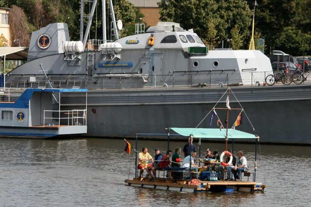 Floss-Vergnügen auf der Weser - Rattenfänger-Stadt Hameln Floss-Vergnügen auf der Weser - Rattenfänger-Stadt Hameln