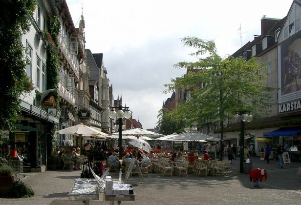 Die Fussgängertzone Oster-Strasse - Hameln an der Weser Die Fussgängertzone Oster-Strasse - Hameln an der Weser